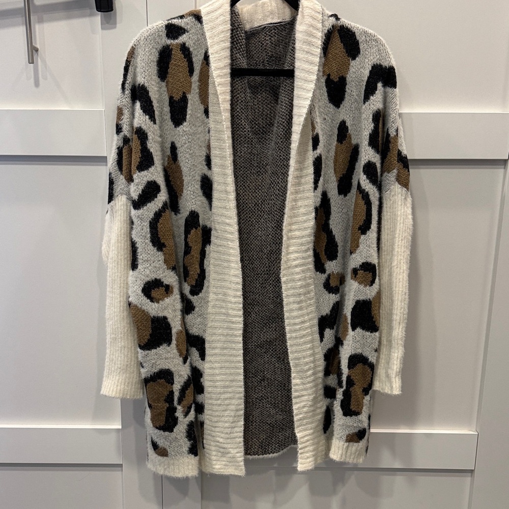 Cozy Open-Front Leopard Print Cardigan Sweater - Cream/Tan/Black